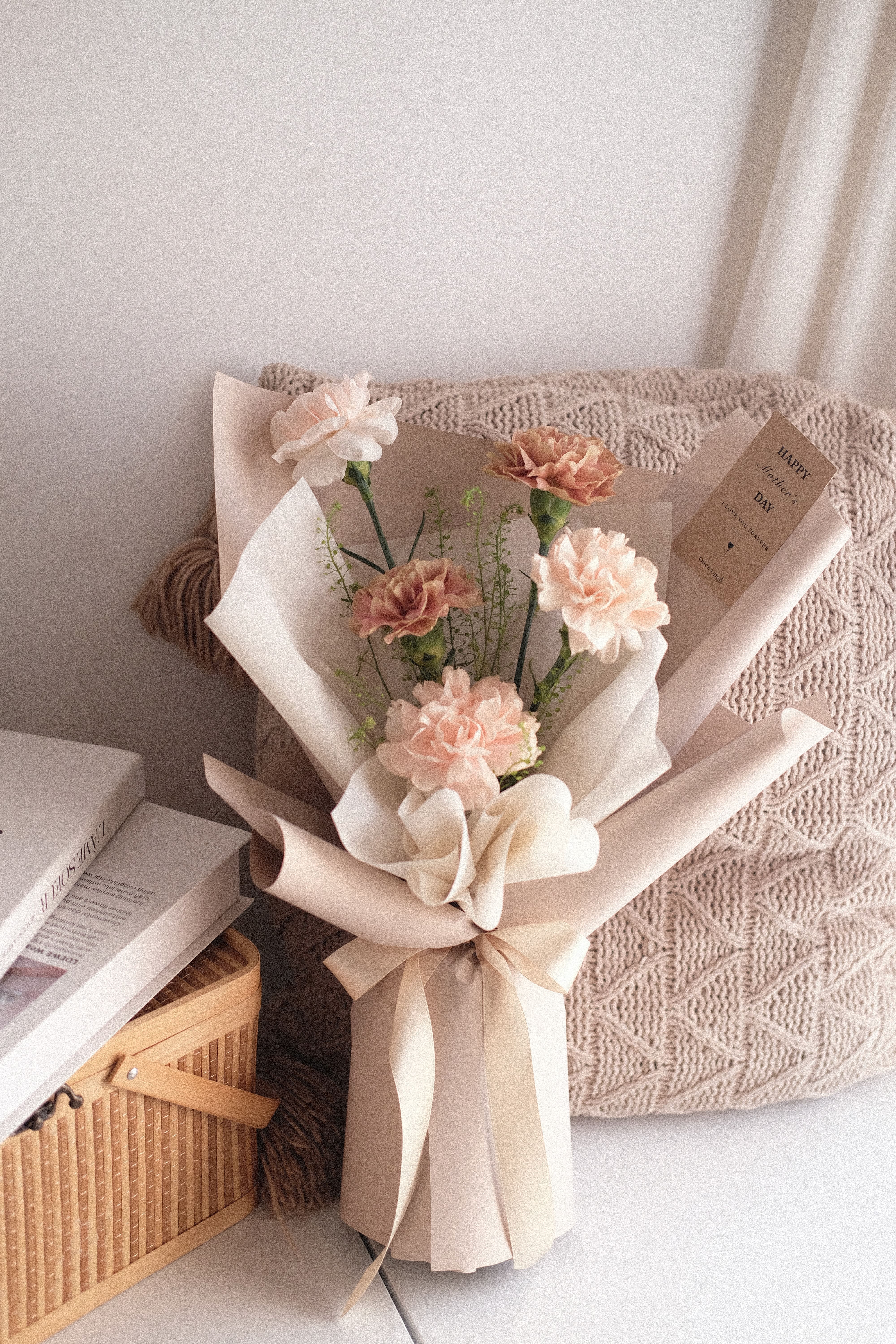 (M02)雙色康乃馨花束